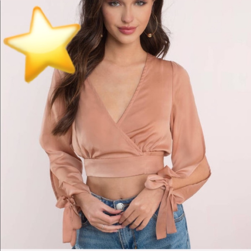 ⭐️MYLA ROSE SPLIT SLEEVE CROP TOP⭐️ - Picture 1 of 6